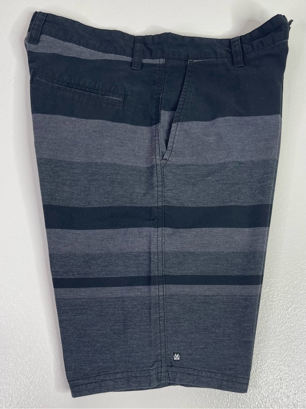 Micros Men's Striped Walkshorts Size 32 Charcoal Grey Black Hybrid Boardshorts